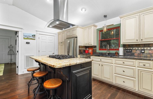 Blairsville Cottage | Tranquil Pet Friendly, Luxury Cottage in Blue Ridge Mtns! UC STR License 022260