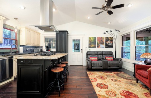 Blairsville Cottage | Tranquil Pet Friendly, Luxury Cottage in Blue Ridge Mtns! UC STR License 022260