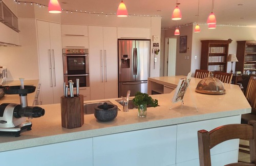 Onerahi House | Tranquil & private house, outdoor pool, rural setting close to beaches & hikes