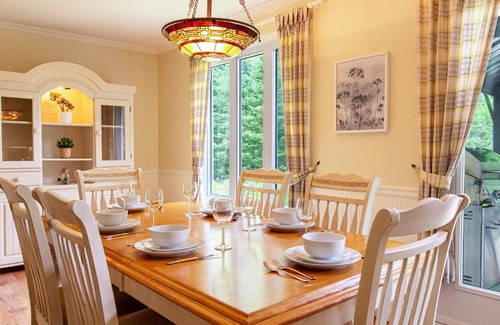 Saint-Raymond Ski Chalet | Tranquil Riverfront Chalet with Hot Tub