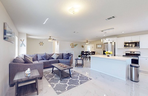 Palmetto House | Tranquil & sun-soaked oasis with generous balcony, stylish interiors, WiFi & W/D