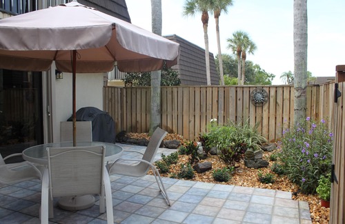 The Bluffs House | Tranquil/tasteful/serene 2BDRM townhouse avail (min 1 MO); L/T (3 MOS+) welcome