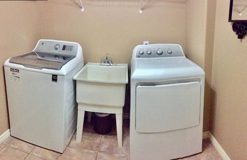 Black Mountain House | Tranquil Toovey Guest Suite w/ Kitchen & Laundry