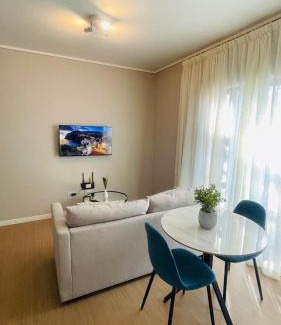Greater Johannesburg Metropolitan Area Apartment | Tranquil Top-Floor in Bryanston