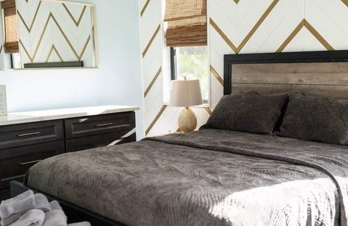 Southwest Ranches House | Tranquil, Tropical Guest House with Heated Spa