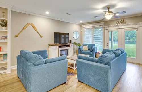 Mid America House | Tranquil Views Riverfront Retreat in Hot Springs!