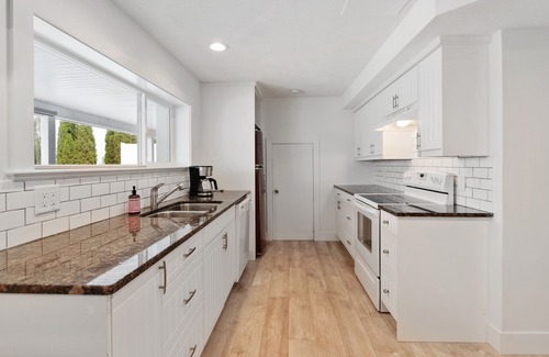 Okanagan-Similkameen House | Tranquil Vineyard Haven: Home w/Pool and Hot Tub!