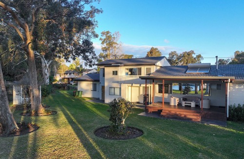 Chittaway Bay House | Tranquil Waterfront Getaway With Kayaking