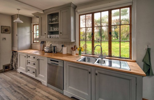 Pill Cottage | Tranquil Woodland Cottage, 10-Min Drive to Clifton