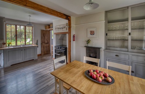 Pill Cottage | Tranquil Woodland Cottage, 10-Min Drive to Clifton