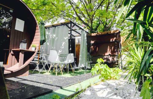 Coldharbour Apartment | TranquilHaus! 3BR Retreat with Spa Saunas, Hot Tub & Garden Cinema