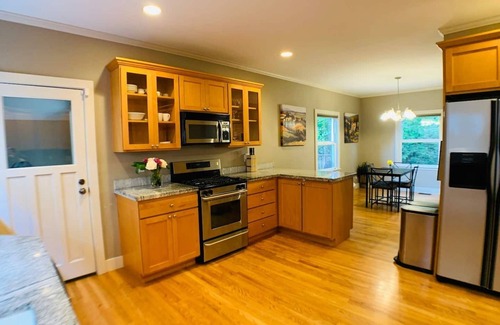 Leschi House | Tranquility 1.9 mi from downtown, hospitals & sports