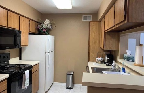 Nassau Bay Condo | Tranquility Base waterfront/pool 1-bedroom condo