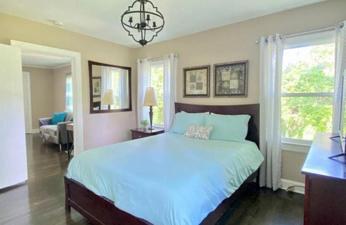 High Point House | Tranquility Cottage, Private Peaceful Surroundings Near Everything