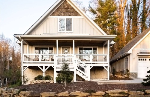 Hendersonville House | Tranquility in the Trees, Downtown Hendersonville