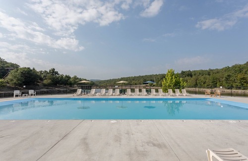 Branson West Hotel | Tranquility Place 3 Bedroom Villa by RedAwning