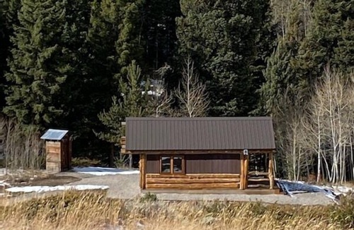 Ennis Cabin | Trapper's Cabin on Firetower ranch