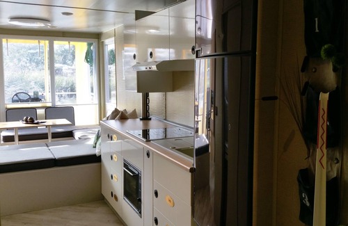 Havelsee House | Traumhaus auf dem Wasser – Modernisiertes Hausboot 13 x 4 m