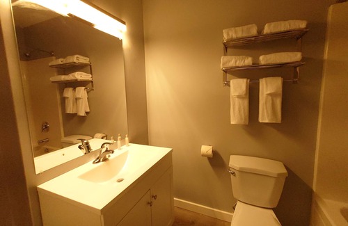 Kenora Hotel | Traveler's Inn