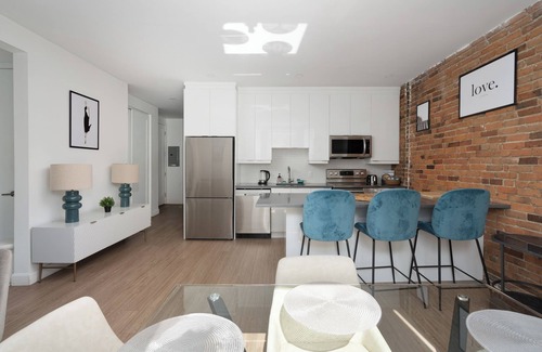 Mile End Apartment | Traveler’s Haven - Chic 1BR in Mile End/Plateau