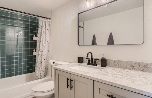 Aurora Apartment | Travelers Home Away Haven: Long stay discounts