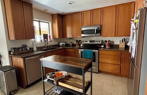 Newcastle Village House | Traveling Nurses come look! Short-term private en-suite in W Phx by hospitals