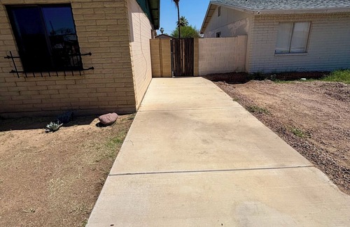 Newcastle Village House | Traveling Nurses come look! Short-term private en-suite in W Phx by hospitals