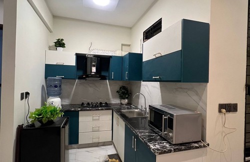 Karachi Apartment | Travellers Heaven 3br Apt Nishat Commercial