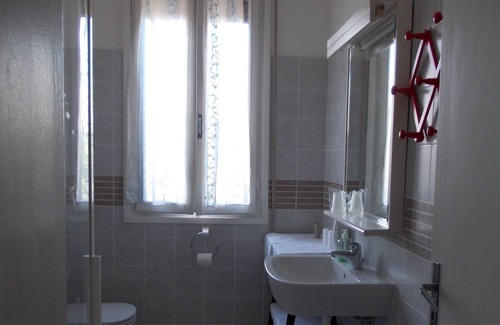 Treviso Bed & Breakfast | Travellers Lodge B&B