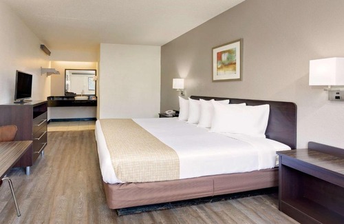 College Park Hotel | Travelodge by Wyndham College Park