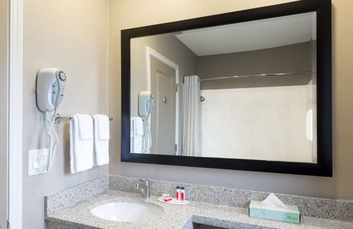 Downtown Hotel | Travelodge by Wyndham Eureka