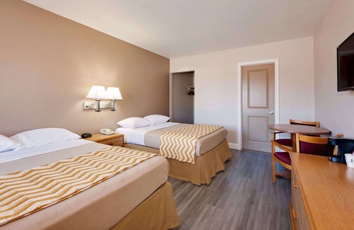 Downtown Hotel | Travelodge by Wyndham Eureka