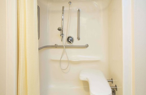 Biggar Hotel | Travelodge by Wyndham Fort Myers Airport