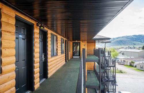 Gardiner Hotel | Travelodge by Wyndham Gardiner Yellowstone Park North Entr