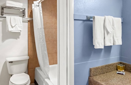 East Las Vegas Hotel | Travelodge by Wyndham Las Vegas NM