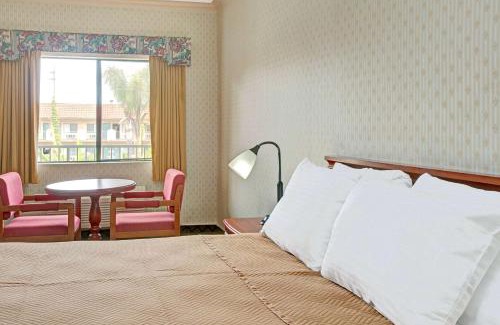 Lynwood Hotel | Travelodge by Wyndham Lynwood