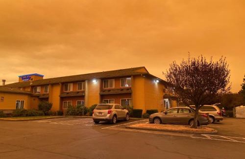 Newberg Hotel | Travelodge by Wyndham, Newberg