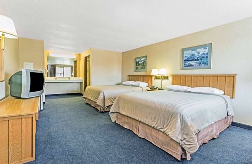 Halsey Hotel | Travelodge by Wyndham Pioneer Villa