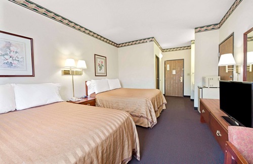 Airport Township Hotel | Travelodge by Wyndham St. Louis