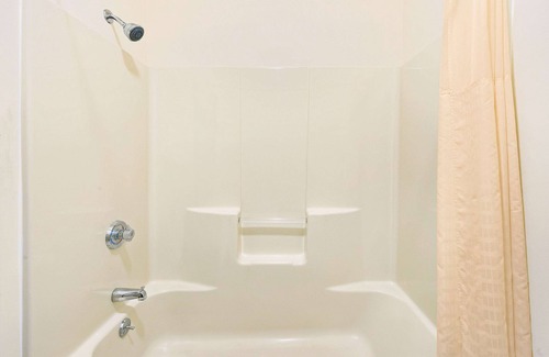 Airport Township Hotel | Travelodge by Wyndham St. Louis