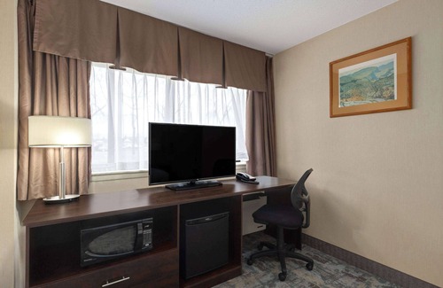 Thunder Bay Hotel | Travelodge by Wyndham Thunder Bay