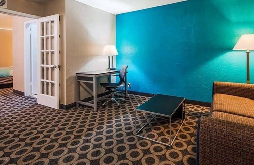 San Antonio Hotel | Travelodge by Wyndham San Antonio Downtown Northeast