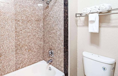 San Antonio Hotel | Travelodge by Wyndham San Antonio Downtown Northeast