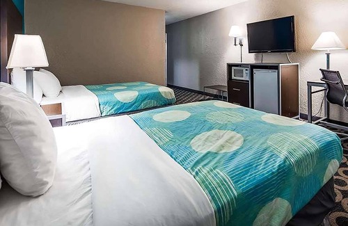 San Antonio Hotel | Travelodge by Wyndham San Antonio Downtown Northeast