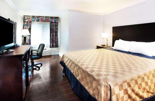 Sunset Beach Hotel | Travelodge by Wyndham Ocean Front