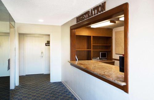 Sunset Beach Hotel | Travelodge by Wyndham Ocean Front