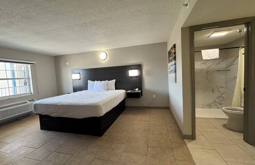 Venice Gardens Hotel | Travelodge by Wyndham Venice