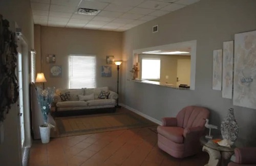 Venice Gardens Hotel | Travelodge by Wyndham Venice