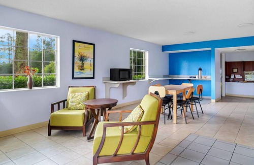 MacClenny Hotel | Travelodge Suites by Wyndham MacClenny/I-10