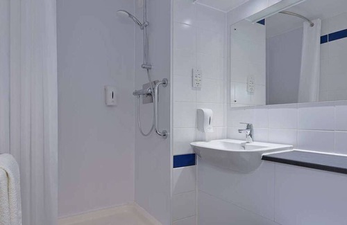 Pontlliw and Tircoed Hotel | Travelodge Swansea M4